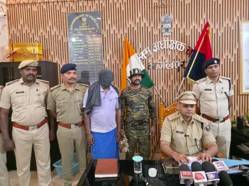 भागलपुर के राघोपुर गांव में छापा: राइफल, कट्टा, बंदूक और 7 कारतूस जब्त, सुरेश मंडल गिरफ्तार
