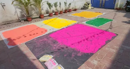 भागलपुर में खुशबू और स्वास्थ्य का संगम: सेल्फ हेल्प ग्रुप की महिलाओं का अरोमाथेरेपी गुलाल