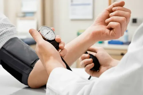 क्या भागदौड़ भरी जिंदगी में सेहत से समझौता करना सही है? हाई ब्लड प्रेशर का खतरा क्यों बढ़ रहा है?