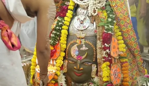 श्रावण में भांग से सजे बाबा महाकाल, उज्जैन भस्म आरती में उमड़े हजारों श्रद्धालु