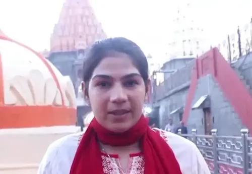 यास्तिका भाटिया ने परिवार संग महाकाल के दर्शन किए, भक्ति में लीन नजर आईं