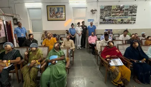 भारतीय सेना और वायु सेना के चिकित्सकों ने गोरखपुर में एक दिन में 100 आंखों की सर्जरी की