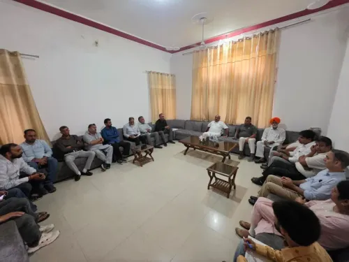भारी बारिश के बाद जम्मू-कश्मीर के उपमुख्यमंत्री सुरिंदर चौधरी ने सुंदरबनी में की समीक्षा बैठक