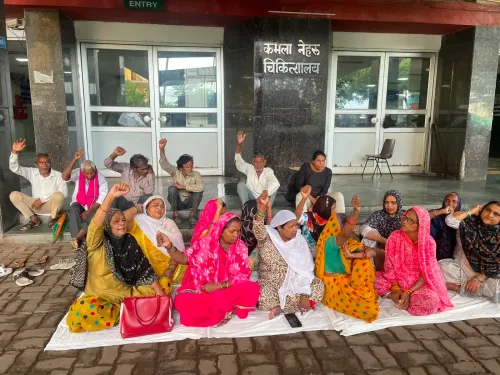 भोपाल गैस पीड़ितों का कमला नेहरू अस्पताल में धरना, इमरजेंसी वार्ड स्थानांतरण के खिलाफ चेतावनी