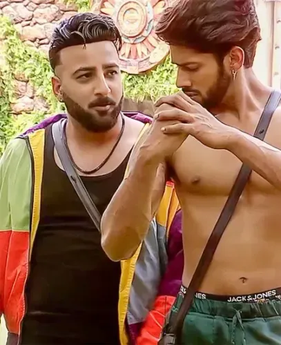 How is Shehbaz Badesha Transforming His Fellow Contestants into Fitness Buffs?