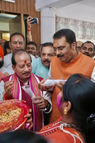 बिहार भाजपा कार्यालय में बंगाल-असम जीत का जश्न: मिठाई-झालमुड़ी बंटी, सरावगी बोले — 'ऐतिहासिक दिन'