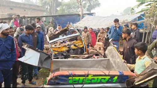 क्या बिहार में बस और ऑटो की टक्कर में तीन लोगों की मौत हुई?