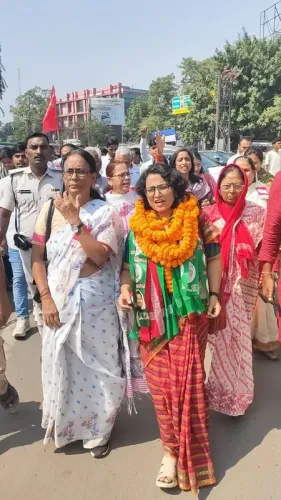 बिहार चुनाव: महागठबंधन में सीट बंटवारा नहीं, प्रत्याशी भर रहे नामांकन का पर्चा