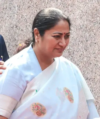 बिहार चुनाव : रेखा गुप्ता, पुष्कर सिंह धामी समेत कई राजनेताओं ने मतदाताओं से वोट करने की अपील की