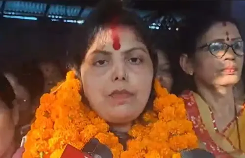 क्या स्वीटी सिंह ने किशनगंज से नामांकन पत्र भरा और जनता से 'भिखारी' बनकर समर्थन मांगा?