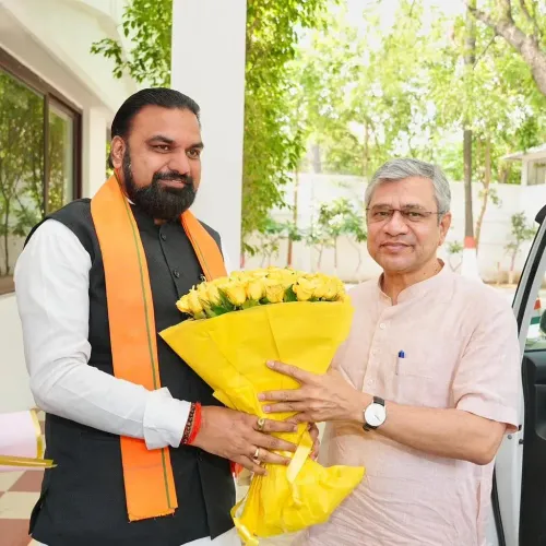 Bihar CM Samrat Chaudhary Meets Union Minister Ashwini Vaishnaw in Patna