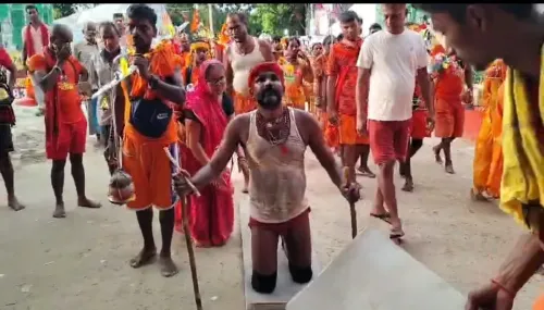 घुटनों के बल बाबाधाम: लखीसराय के सुबोध कुमार सिंह की अदम्य आस्था की यात्रा