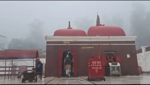 क्या गोपालगंज के थावे मंदिर में चोरी की घटना सुरक्षात्मक खामियों को उजागर करती है?