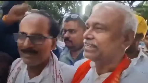 दरभंगा स्नातक सीट: राजद के अनिल झा ने भाजपा के सर्वेश कुमार को हराया, हार के बाद गले मिलकर दी बधाई