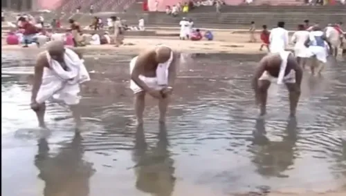 गयाजी में ऑनलाइन पिंडदान का विरोध तेज, गयापाल तीर्थ पुरोहितों ने आंदोलन की चेतावनी दी
