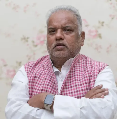 क्या बिहार के मंत्रियों ने महिलाओं के खातों में 10-10 हजार रुपए भेजने पर मुख्यमंत्री नीतीश कुमार की सराहना की?