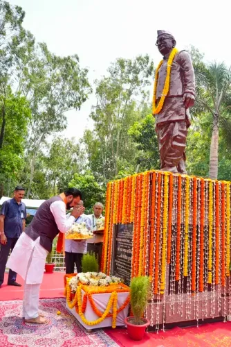 सत्येंद्र नारायण सिन्हा जयंती: पटना में राजकीय समारोह, राज्यपाल और मुख्यमंत्री ने अर्पित की श्रद्धांजलि