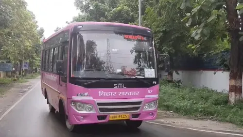 सहरसा में 'पिंक बस' सेवा शुरू: GPS, पैनिक बटन और महिला कंडक्टर से सुरक्षित सफर