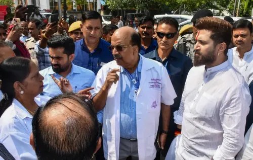वैशाली नाव हादसा: चिराग पासवान ने नालंदा अस्पताल में पीड़ित बच्चों से की मुलाकात, दोषियों पर कार्रवाई की चेतावनी