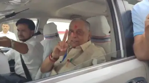 पटना स्नातक सीट पर मतदान जारी: नीरज कुमार ने दिखाया विक्ट्री साइन, अनंत सिंह बोले — 'रसगुल्ला वाला चुनाव नहीं'