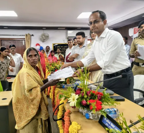 बिहार: सम्राट चौधरी सरकार के 100 दिन पूरे, नवादा में 110 परिवारों को मिला भूमि अधिकार