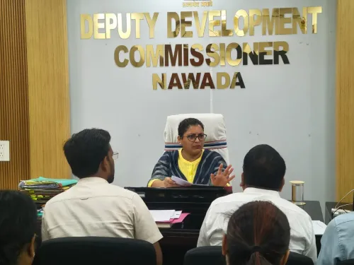 नवादा में समाज कल्याण योजनाओं की समीक्षा: DDC ने पात्र लाभुकों को समयबद्ध लाभ देने के दिए निर्देश