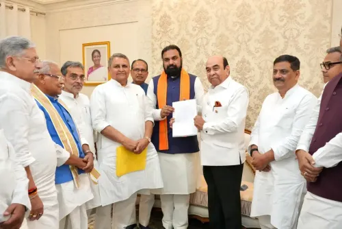 बिहार: एनडीए के नेताओं ने लोक भवन में सम्राट चौधरी से किया सरकार बनाने का दावा