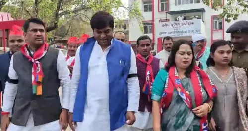 बिहार: वीआईपी कार्यकर्ताओं ने पप्पू सहनी के परिवार को न्याय दिलाने के लिए की सड़क पर प्रदर्शन, मुकेश सहनी की SSP से मुलाकात