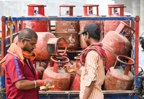 Bihar Police Alerts Authorities to Curb Fuel Hoarding Amid LPG Shortage Fears