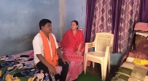 क्या प्रधानमंत्री आवास योजना से सुधीर कुमार चक्रवर्ती की जिंदगी बदली?
