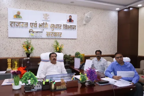 बिहार राजस्व विभाग में 10 अधिकारियों पर कार्रवाई, अंजली कुमारी आनंद को बर्खास्त करने की अनुशंसा