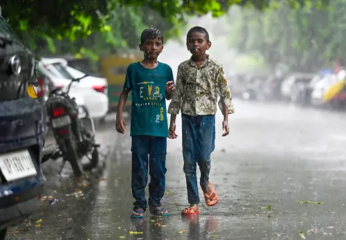 दिल्ली-एनसीआर में 12 से 17 अगस्त तक हल्की बारिश जारी, कोई चेतावनी नहीं; AQI कई क्षेत्रों में ग्रीन जोन में