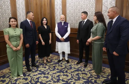 बिश्केक में PM मोदी ने योग प्रेमियों और ITEC पूर्व छात्रों से की मुलाकात, बोले — भारत से जुड़ाव देखकर मन प्रसन्न हुआ