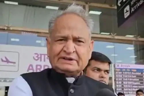 भाजपा की 'वॉशिंग मशीन' पर गहलोत का तीखा वार, राघव चड्ढा समेत 7 सांसदों के 'आप' छोड़ने पर बड़ा बयान