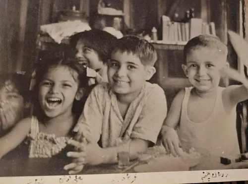 शबाना आजमी ने शेयर की 1955 की दुर्लभ बचपन की तस्वीर, दिव्या दत्ता बोलीं — 'कितनी प्यारी शरारती बच्ची'
