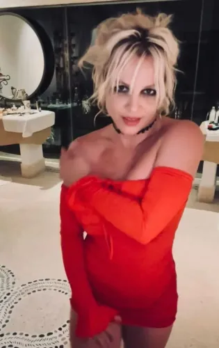 Britney Spears Rings in 43rd Birthday with a Vibrant Getaway in Mexico