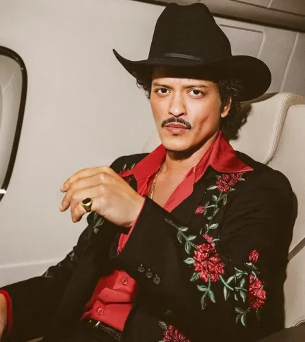 What Happened Between Bruno Mars and Rose Before Filming ‘APT.’?