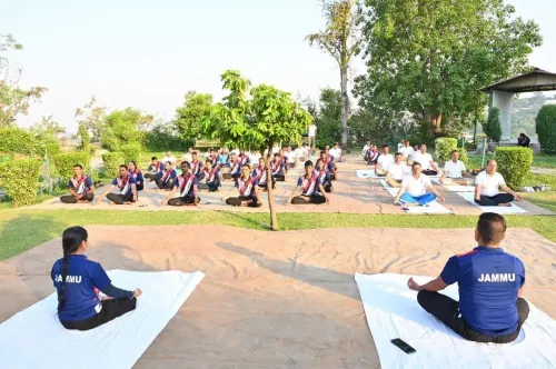 बीएसएफ जम्मू ने बाग-ए-बहू में मनाया योग दिवस 2026 का पूर्वोत्सव, जवानों ने किया योगाभ्यास