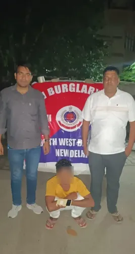 Was a Burglar Disguised as a House Painter Arrested in Delhi?