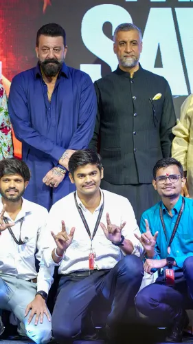 संजय दत्त और अभिजीत मोहन वरांग का एक साथ शानदार पल