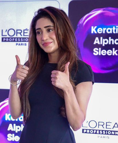 शिवांगी जोशी की L'Oréal इवेंट में स्टाइलिश एंट्री