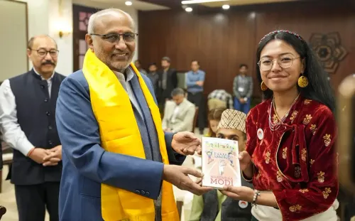 New Delhi: Vice President Engages with Youth Delegation from Darjeeling at Uprashtrapati Bhavan