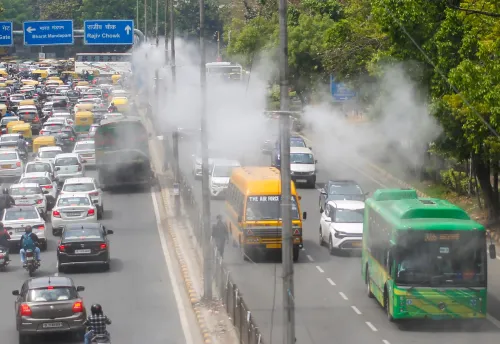 New Delhi: Mist System Installed on Poles Functions at ITO