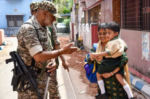 कोलकाता: केंद्रीय बलों ने मार्ग मार्च किया