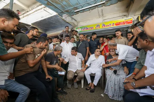 भारी बारिश से क्षतिग्रस्त मिलेनियम टेक्सटाइल मार्केट का निरीक्षण