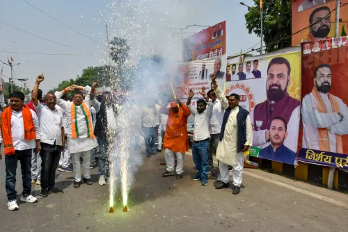 पटना: बीजेपी कार्यकर्ता सम्राट चौधरी की बिहार के मुख्यमंत्री के रूप में शपथ का जश्न मनाते हैं