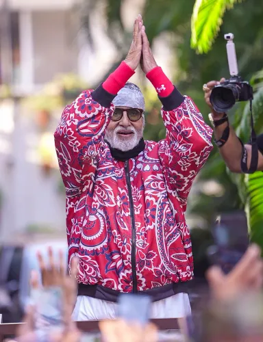 Mumbai: Amitabh Bachchan interacts with supporters