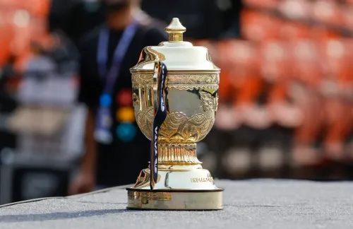 अहमदाबाद में IPL 2026 ट्रॉफी की झलक