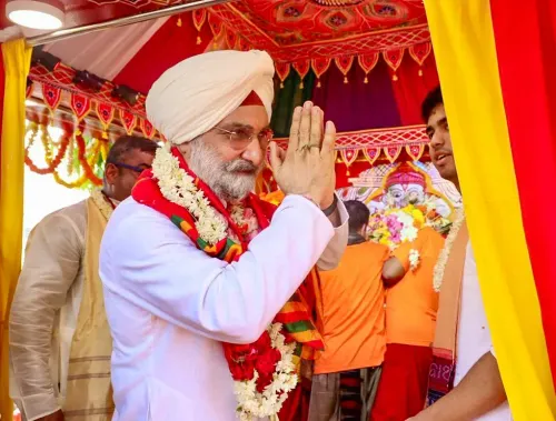 हौज़ खास में रथ यात्रा: LG संधू ने की भगवान जगन्नाथ की पूजा