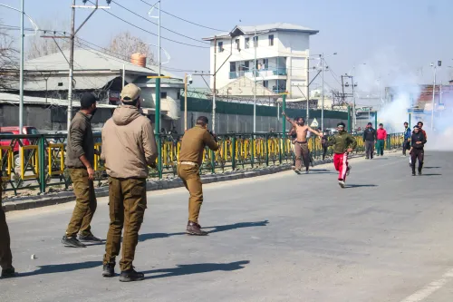 Srinagar: Grieving Crowd Halted Near Batmaloo